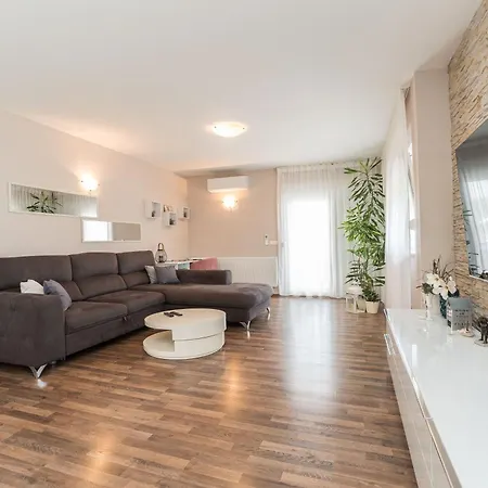 Villa House Ana *